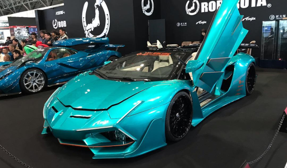 Chiếc Lamborghini Aventador Roadster này được coi là xe "điên rồ" nhất tại Tokyo Auto Salon 2019