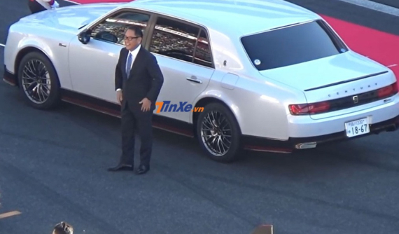 Sếp Toyota mang chiếc Century GRMN có một không hai lên đường đua