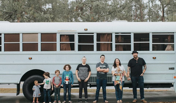 Biến xe buýt thành nhà di động, cả gia đình đi vòng quanh nước Mỹ