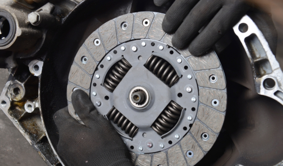 Những dấu hiệu nhận biết côn ô tô gặp sự cố