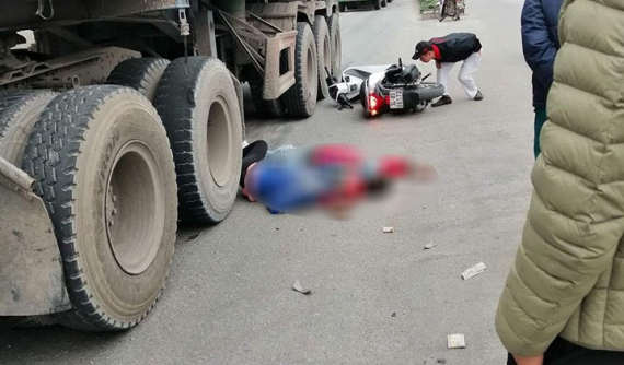 Hải Dương: Va chạm với xe container, hai vợ chồng đi Honda SH tử vong tại chỗ