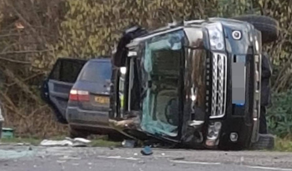 Phu quân 97 tuổi của Nữ hoàng Anh gặp nạn khi đang lái chiếc SUV hạng sang Land Rover