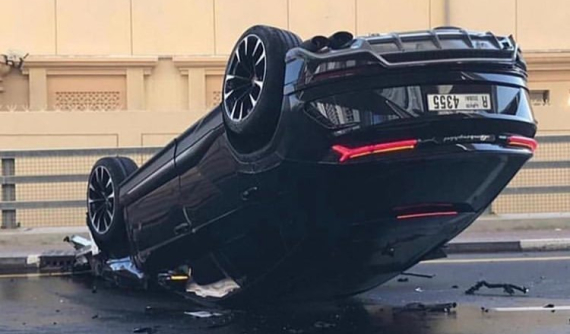 Lamborghini Urus lật "ngửa bụng" tại thiên đường siêu xe Dubai