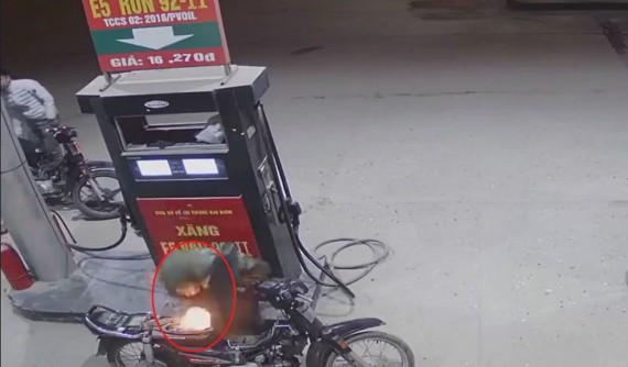 Bật lửa "soi bình xăng" tại cây xăng, nam thanh niên suýt nữa gây hậu quả nghiêm trọng