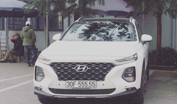 Hyundai Santa Fe 2019 biển "ngũ quý 5" đang gây xôn xao trên mạng xã hội được rao bán 2,5 tỷ đồng