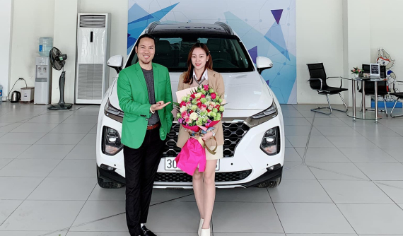 Chấp nhận "tiền lạc" 120 triệu đồng, danh hài Vượng Râu tậu Hyundai Santa Fe 2019 cho bà xã