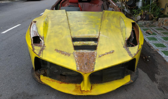 Chết cười với chiếc siêu xe Ferrari LaFerrari "tự chế" đến từ Malaysia
