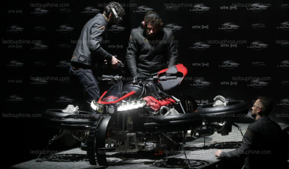 Siêu mô tô bay Lazareth LMV496 chính thức ra mắt tại Pháp