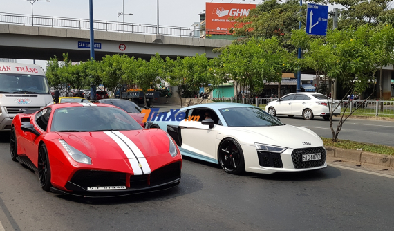 Tai nạn trong hầm Thủ Thiêm khiến các siêu xe và xe máy từ quận 1 đi quận 2 nhích từng chút một