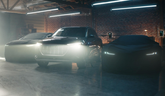 Audi úp mở hai mẫu e-tron mới trong đoạn quảng Super Bowl hài hước