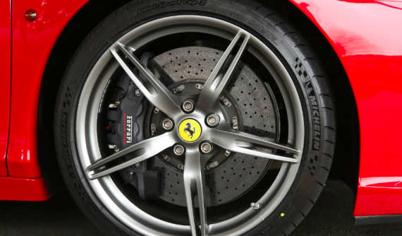 Đây là lý do tại sao lốp xe hiện đại có màu đen