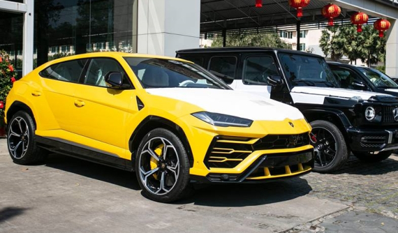 Siêu SUV Lamborghini Urus màu vàng đầu tiên về Campuchia