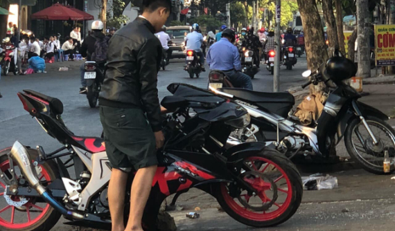 Xe côn tay Suzuki GSX-R150 bỗng nhiên "gãy cổ" khiến người dùng hoang mang