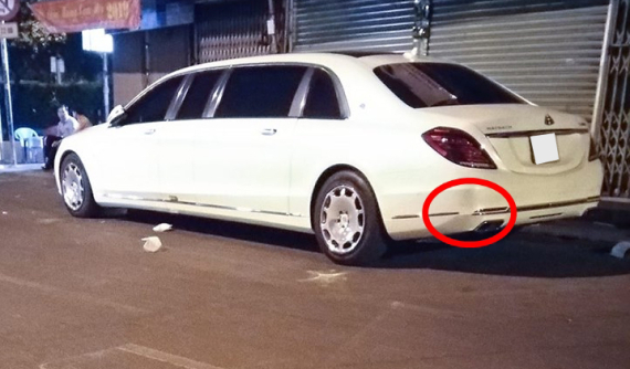 Siêu phẩm Mercedes-Maybach S600 Pullman tái xuất trên đường phố Sài thành với vết móp khá lớn