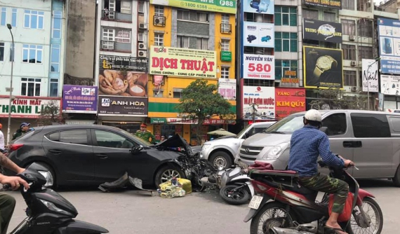 Xe "điên" lại gây náo loạn đường Trường Chinh vào chiều ngày Valentine, đâm gục hàng loạt xe máy