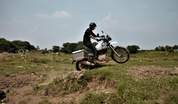 Royal Enfield tổ chức chạy thử xe ADV Himalayan tại track off-road khu vực Long Biên