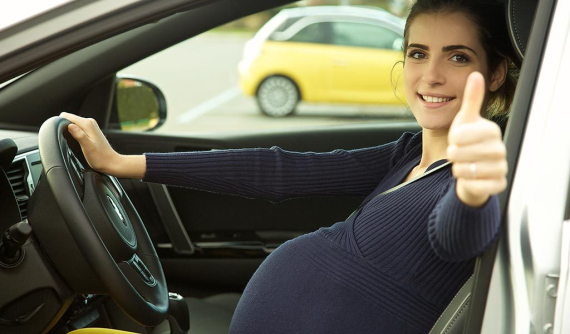 Phụ nữ mang thai lái xe thế nào cho an toàn?