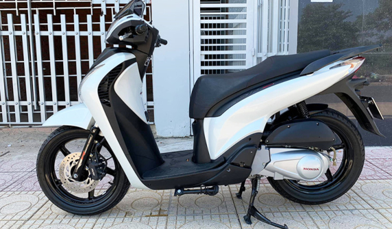 Choáng với Honda SH nhập Ý đời 2012 biển ngũ quý 9 được "hét" giá ngang xe ô tô Honda CR-V mới