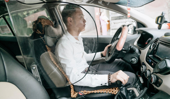 Người thiết kế "vách ngăn bảo vệ" cho tài xế taxi ở Hà Nội: Mình quan tâm nhất là tính mạng của họ, vì mình cũng từng là tài xế!