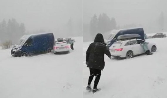 Người phụ nữ tưởng mình là siêu nhân, níu vào cửa sổ để ngăn chiếc Audi A4 Avant trôi dốc