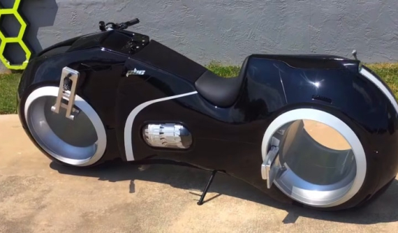 Đại gia Phúc XO tậu thêm siêu xe mô tô mang kiểu dáng Tron Light Cycle