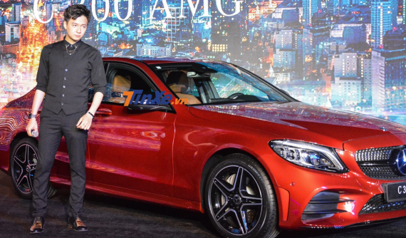 Ca sĩ Ngô Kiến Huy là người đầu tiên tậu Mercedes-Benz C-Class 2019 có giá hơn 1,7 tỷ đồng