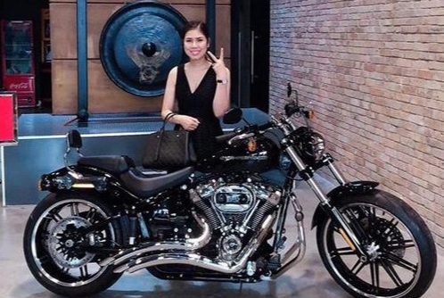 Người vợ Hải Phòng lên Hà Nội mua xe Harley-Davidson Breakout 114 tặng chồng khiến nhiều người ghen tị