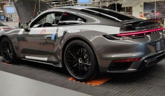 Porsche 911 Turbo 2020 bất ngờ bị rò rỉ hình ảnh ngay tại nhà máy sản xuất