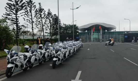 Sẵn sàng đón đoàn Mỹ - Triều, đội mô tô dẫn đoàn của cảnh sát Việt Nam có mặt sớm tại sân bay Nội Bài