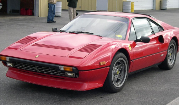 Cô gái tình cờ phát hiện bộ đôi siêu xe Lamborghini và Ferrari bị lãng quên có trị giá gần 12 tỷ đồng