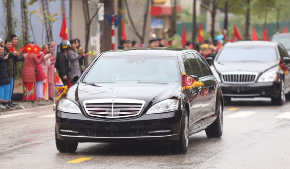 Xe bọc thép chống đạn Mercedes-Benz S600 Pullman Guard cùng Maybach 62S hộ tống Chủ tịch Triều Tiên về Hà Nội