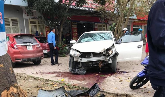 TP Vinh: Toyota Yaris đâm ông cụ đi xe đạp, một người tử vong