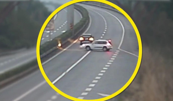 Chuyển làn trên cao tốc như chốn không người, tài xế gián tiếp gây ra 2 vụ va chạm liên hoàn