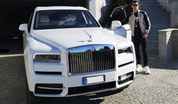 Rolls-Royce Cullinan sẽ về Việt Nam trong năm 2019 vừa mới được Cristiano Ronaldo "đập hộp"