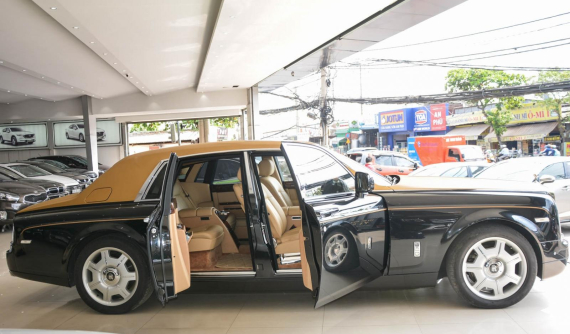 Đánh giá nhanh Rolls-Royce Phantom Series II màu độc đang tìm chủ nhân mới