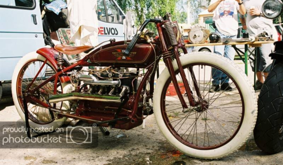 Vì sao lốp xe máy thường có màu đen? Đây là câu trả lời cho bạn