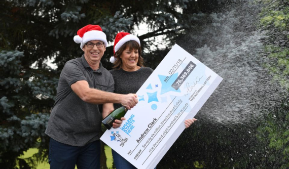 Trúng xổ số hơn 2.300 tỷ đồng, cựu kỹ sư F1 tậu liền 6 xe "xịn" nhưng chỉ mua cho bạn gái một chiếc Nissan Qashqai