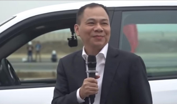 Từ tỷ phú Phạm Nhật Vượng đến "Nữ tướng" VinFast đều tuyên bố đổi xe sang nhập khẩu đang sử dụng sang hàng nội địa VinFast