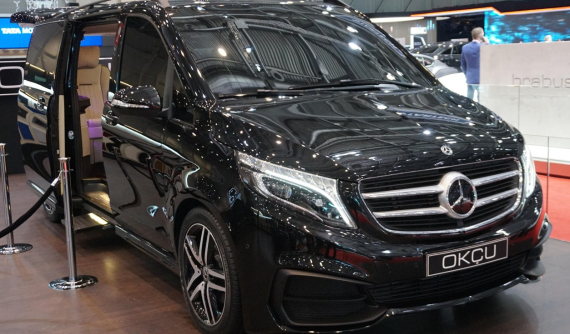 Mercedes-Benz V-Class Treasure Edition - Mẫu xe van siêu sang phù hợp cho một "ông vua"