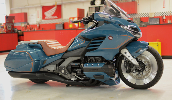 Diện kiến Honda Gold Wing cực chất với phong cách "sập gầm"