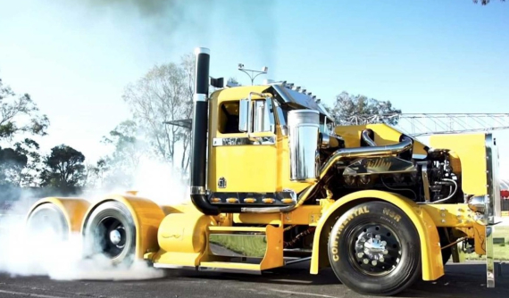 Gặp gỡ Filthy - Chiếc xe đầu kéo tự chế với 900 mã lực và... đốt lốp như siêu xe