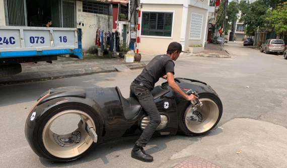Siêu xe tương lai mang kiểu dáng Tron Light Cycle của Đức "Tào Phớ" về Việt Nam