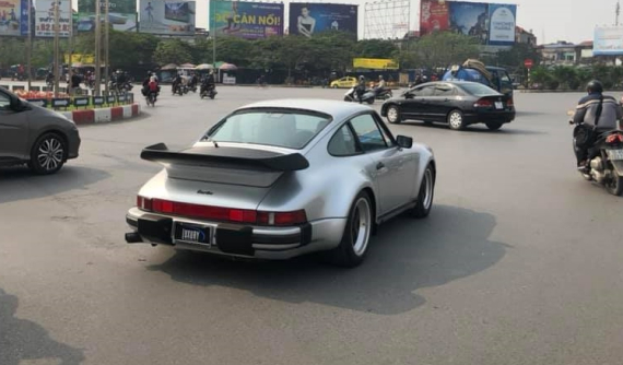 Porsche 911 Turbo có tuổi đời cao nhất Việt Nam bất ngờ tái xuất trên đường phố Hải Phòng