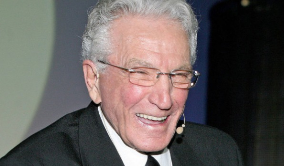 Joe Girard - nhân viên bán xe ô tô vĩ đại nhất lịch sử - qua đời ở tuổi 90