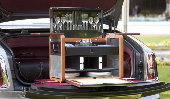 Cá nhân hóa xe đang ngày một phổ biến và các nhãn hiệu như Rolls-Royce yêu thích chuyện đó