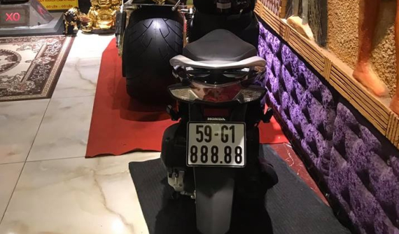 Phúc XO bán Honda Vision biển "ngũ quý" 8 giá 200 triệu