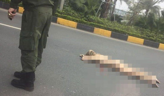 Hà Nội: Cô gái người Mỹ khỏa thân nhảy xuống khỏi cầu vượt T2 gần sân bay Nội Bài