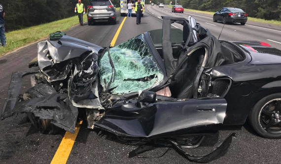 Vụ tai nạn kinh hoàng này cho thấy xe thể thao của Toyota an toàn không kém siêu xe