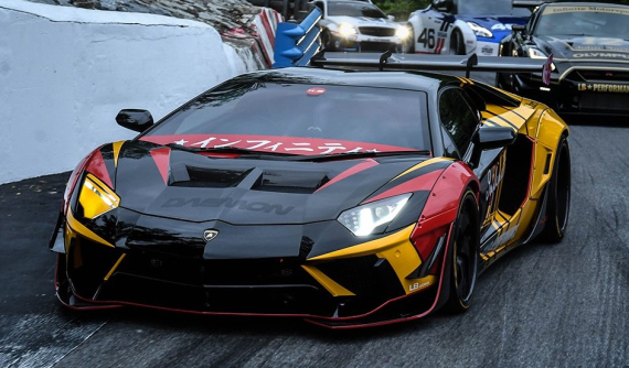 Ngắm chiếc Lamborghini Aventador độ body kit Liberty Walk trông như xe đua