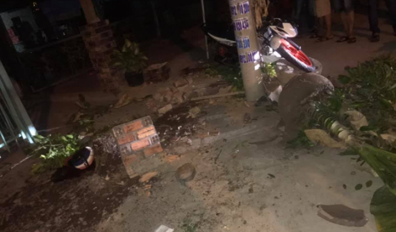 Nam thanh niên chạy Suzuki Raider 150 thiệt mạng sau khi đâm vào cột điện